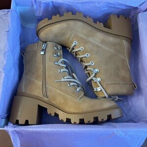 Madden Girl Dillan Tan Boots Women's size 7
